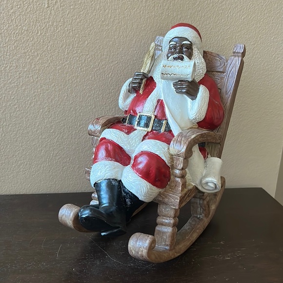 Santa Claus chilling on a rocking chair - Picture 3 of 4